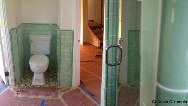 Green bathoom tiles and liner