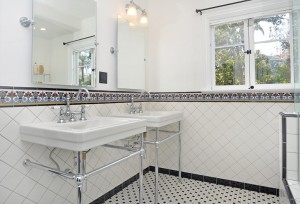 Bathroom deco subway tiles
